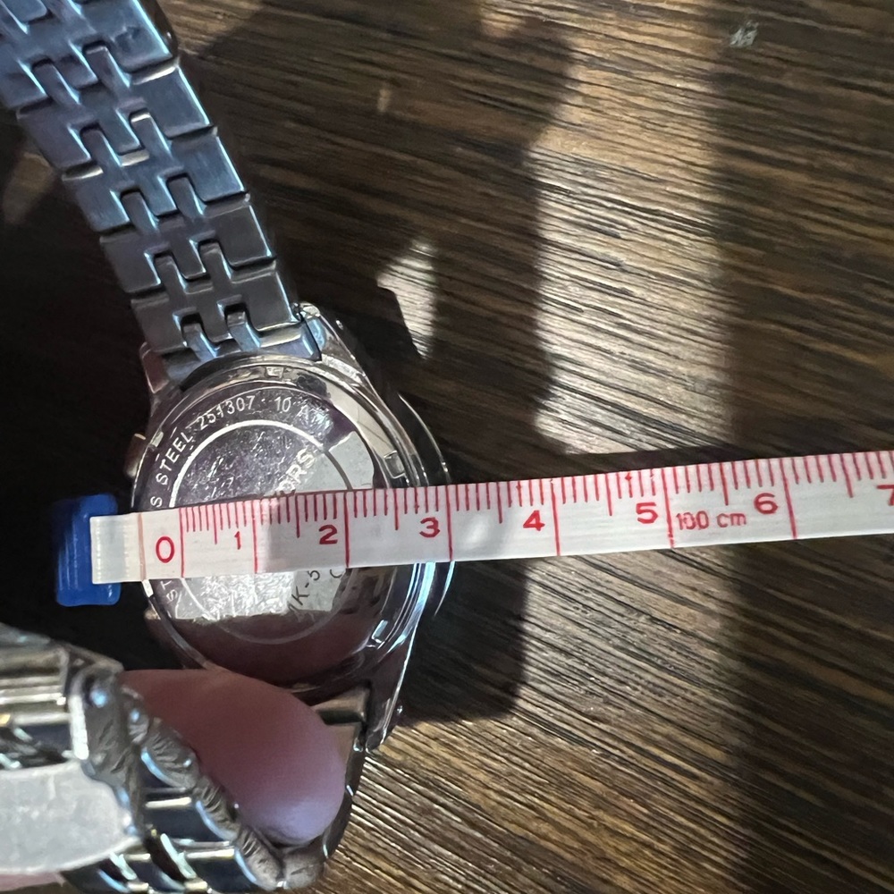 Ladies Michael Kors MK-5098 two tone watch. - Picture 6 of 6